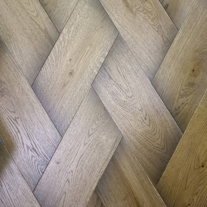 Паркет ёлка Mazarri Mazarri Итальянская елка Кавказский дуб без градиента Итальянская елка Кавказский дуб без градиента 15х150х344/510 Прайм - фото 1