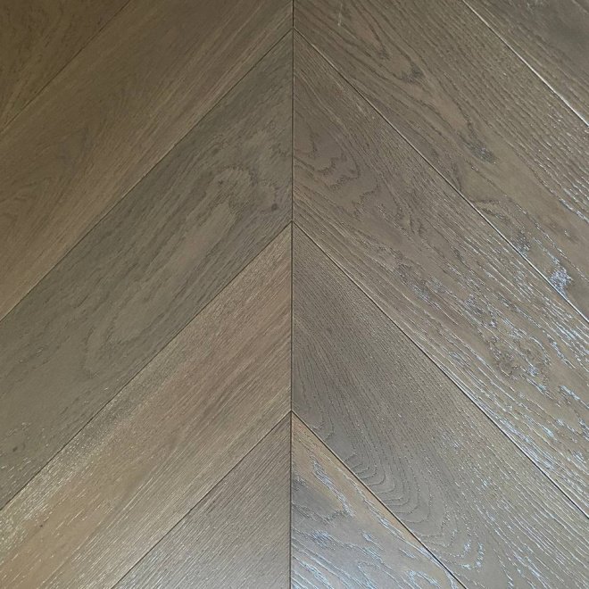 Паркет ёлка HM Flooring Дуб Décor-7 (Chocolate)
Натур 
Лак УФ
14 мм - фото 1