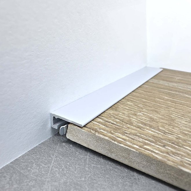 Плинтус TeckWood Micro М-6 Серый Муар RAL 7047 - фото 1