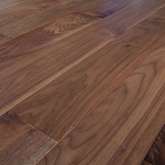 Массивная доска Komodoor Орех Американский Select (лак UV) Орех Американский Select (лак UV) 15х127х410-1520 - фото 4