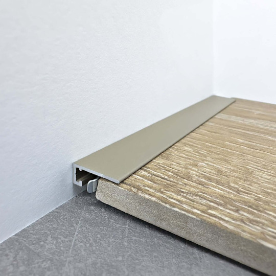 Плинтус TeckWood Micro М-6 Титан Муар RAL 7048 - фото 1