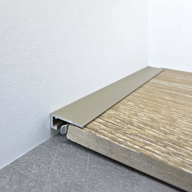 Плинтус TeckWood Micro М-6 Титан Муар RAL 7048 - фото 1