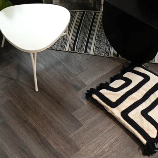 Кварц виниловый ламинат Vinilam Parquet Herringbone IS11211 Паркет Донателло
- фото 3