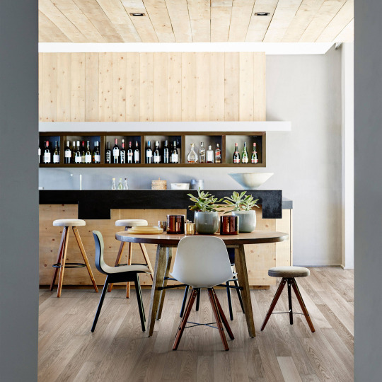 Паркетная доска Karelia Essence 1-пол. 138мм Дуб 138 Мягкий Серый матовый лак 1П
- фото 2