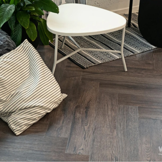 Кварц виниловый ламинат Vinilam Parquet Herringbone IS11211 Паркет Донателло
- фото 4