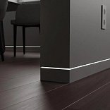 Плинтус Luxury Wood Decor Invisible™ Скрытый под подсветку чёрный муар / RAL 9005 - 5