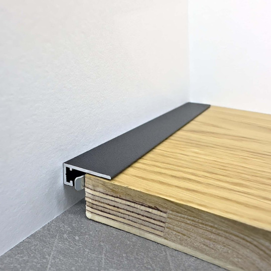 Плинтус TeckWood Micro М-6 Черный Муар RAL 9005 - фото 1