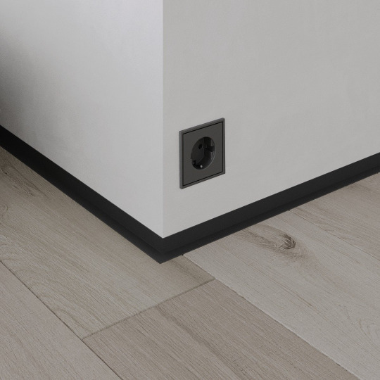 Микроплинтус Ликорн Скрытый С-05.25.3 L Чёрный - фото 3