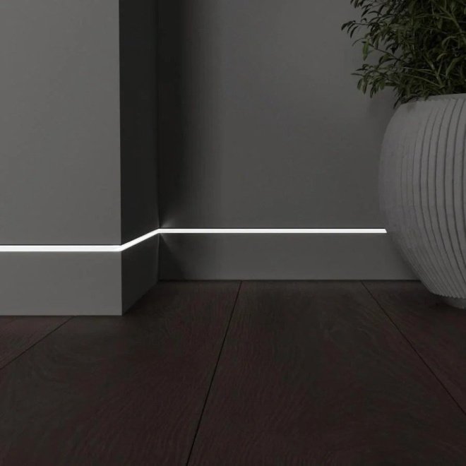 Плинтус Luxury Wood Decor Invisible™ Скрытый под подсветку чёрный муар / RAL 9005 - фото 7