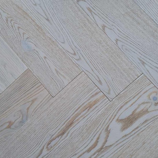 Инженерная доска Alpenholz Дуб White Brush Венгерская елка - фото 1