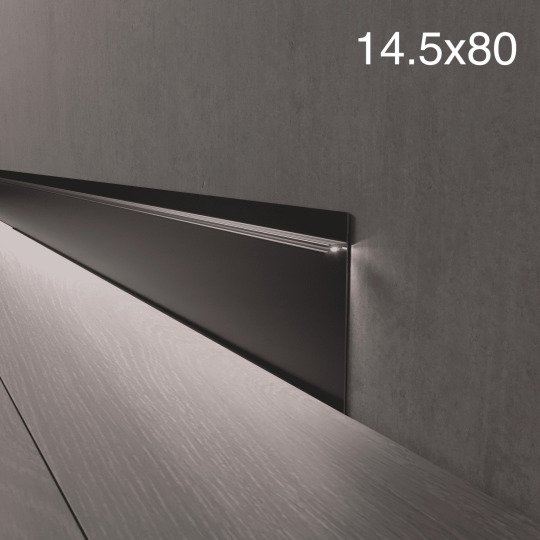 Плинтус Luxury Wood Decor Invisible™ Скрытый под подсветку чёрный муар / RAL 9005 - фото 2