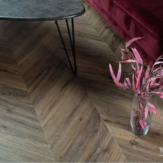Кварц виниловый ламинат Vinilam Parquet Chevron Glue I107516 Шеврон Лувр клеевой
- фото 4