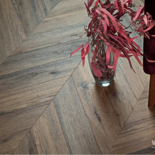 Кварц виниловый ламинат Vinilam Parquet Chevron I107516 Шеврон Лувр
- фото 3