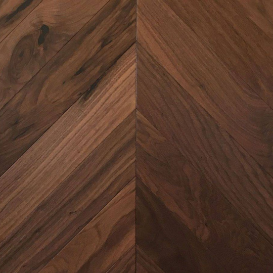 Паркет ёлка Wood Bee Chevron Американский Орех Кангари - фото 1