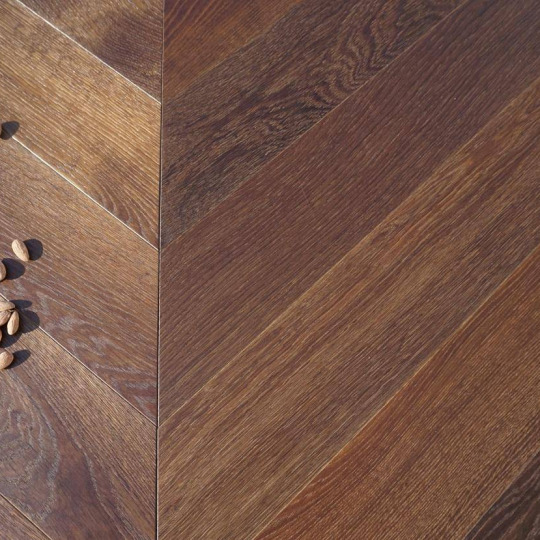 Паркетная доска Parquet Prime Шеврон Дуб Saur Louvre (Термодуб) - фото 1